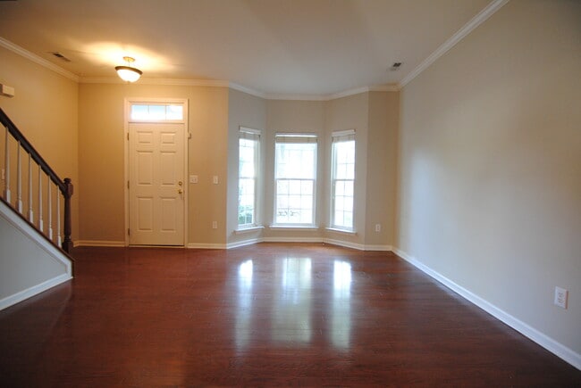 Building Photo - 10722 Edmundson Ave