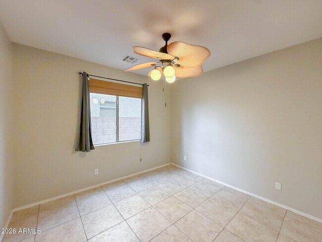 Building Photo - 203 W Cedar Dr