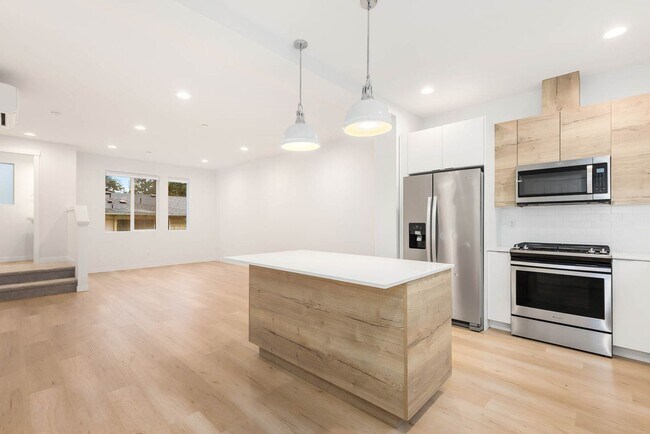 Building Photo - 18514 Meridian Ave N