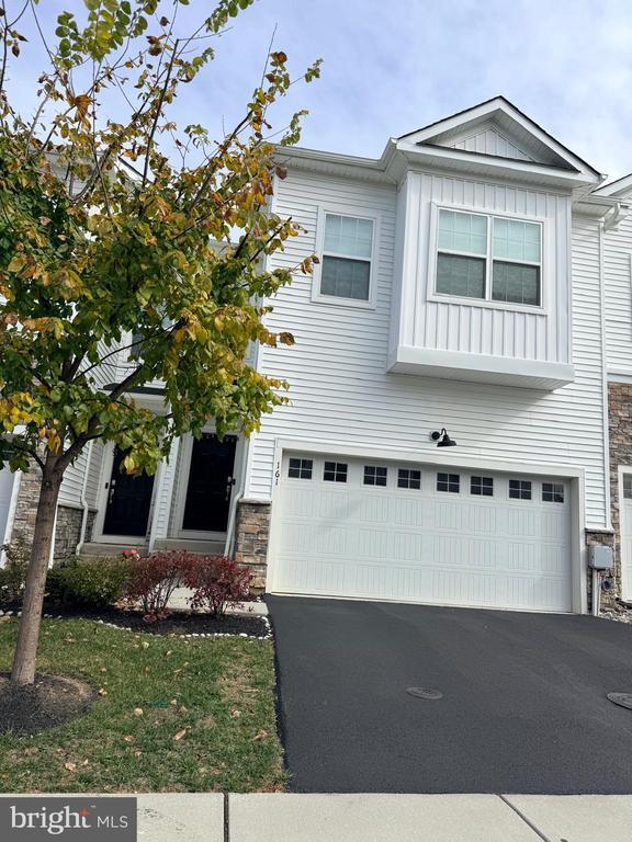 Building Photo - 161 Livingston Ln