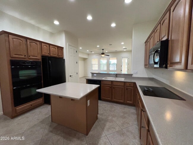 Building Photo - 14313 W Alvarado Dr