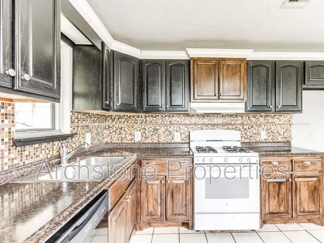 Building Photo - 608 Holoway Dr