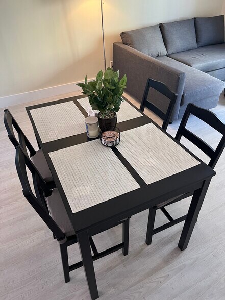 Building Photo - 2900 Banyan St