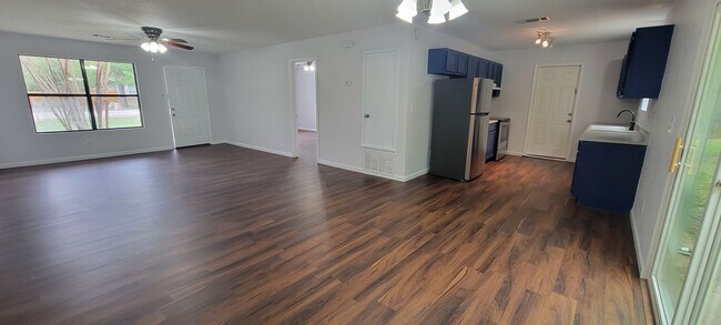 Building Photo - FRESHLY REDONE in 2023 - New floors, fresh...