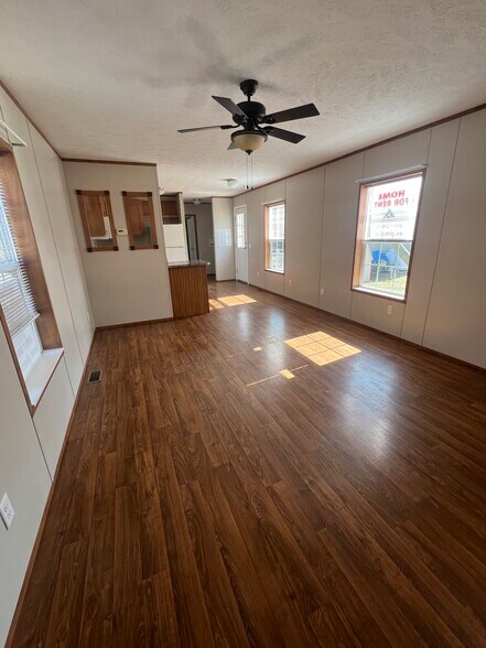 Building Photo - 1 Greenwood Dr