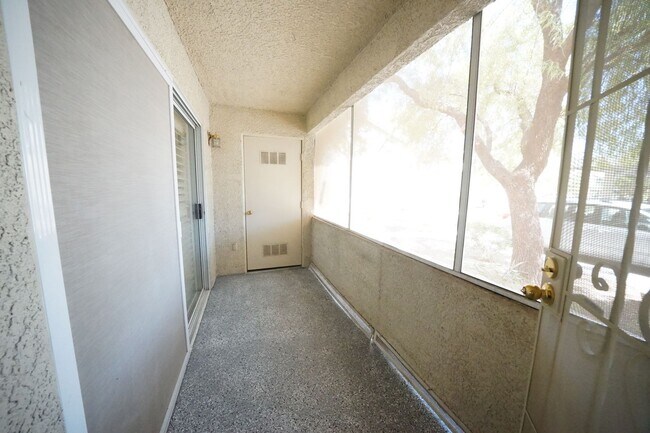 Building Photo - 5710 E Tropicana Ave