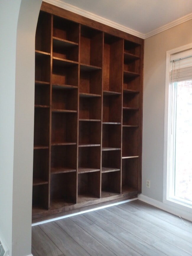Building Photo - 3 Bedrooms 2.5 Bathrooms