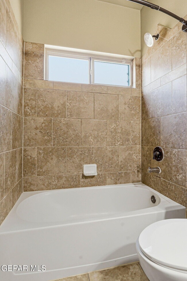 Building Photo - 3133 Clearbrook
