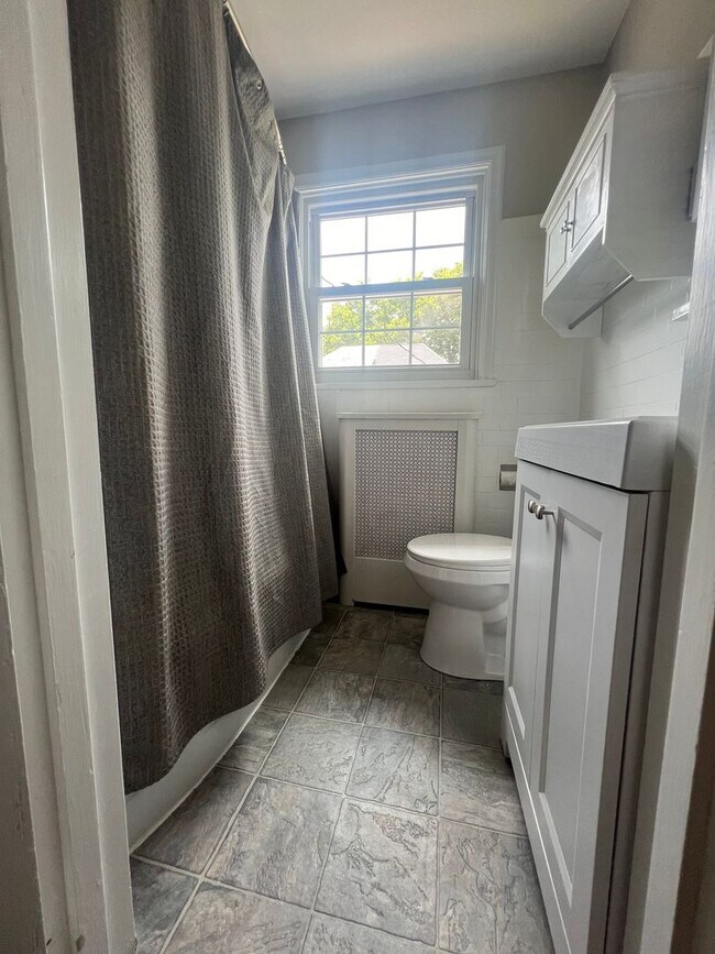 Building Photo - Charming Renovated Mount Penn 3 BR For Immediate Move In