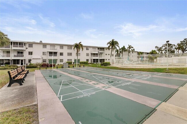 Building Photo - 2207 Sunset Dr
