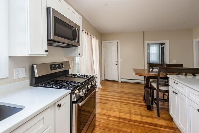 Building Photo - 24 Chaplin St