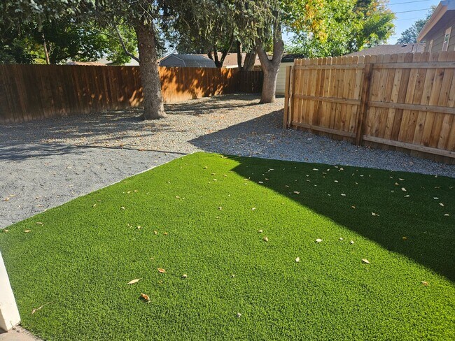 Building Photo - 3 Bedroom Cozy Remodeled Home