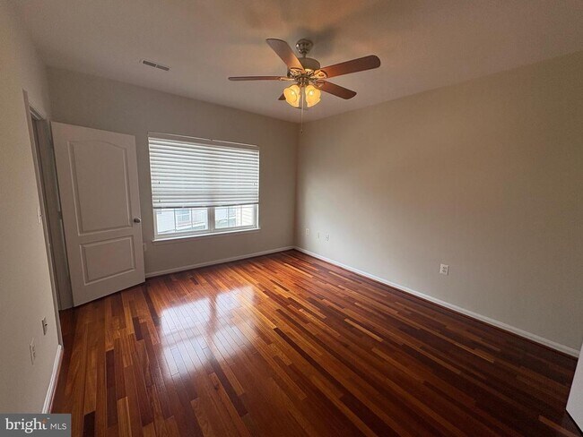 Building Photo - 537 Ensemble Ct