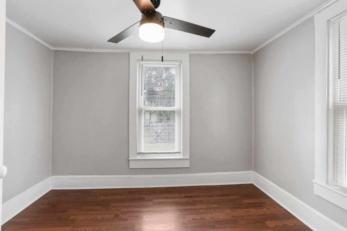 Building Photo - 1023 W 37th St