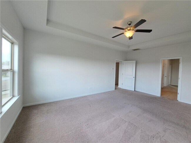 Building Photo - 3329 Long Creek Dr