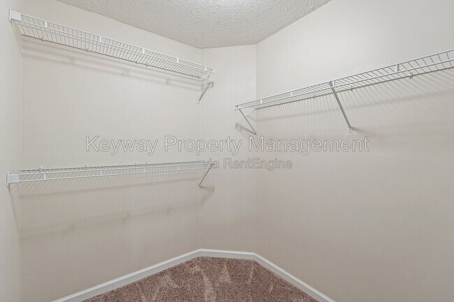 Building Photo - 296 Southbank Dr