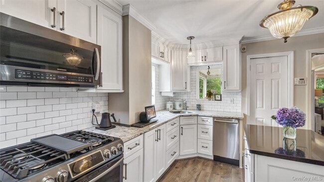 Building Photo - 16 Clement St