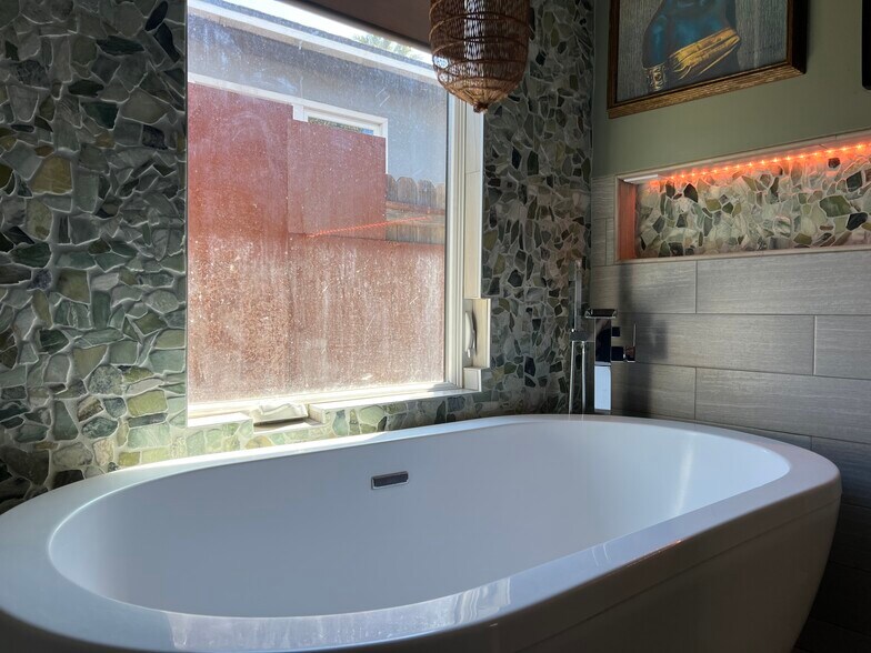 Building Photo - 5177 Carlingford Ave