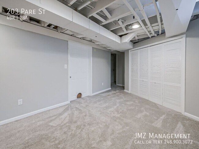 Building Photo - 203 Pare St