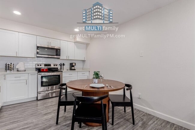 Building Photo - 515 W Pebble Beach Dr