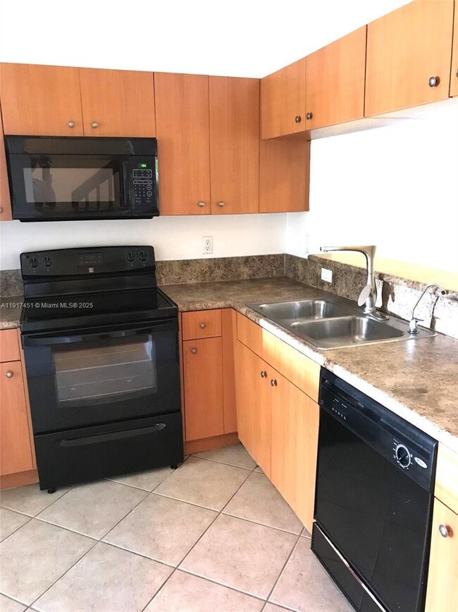 Building Photo - 8233 SW 25th Ct