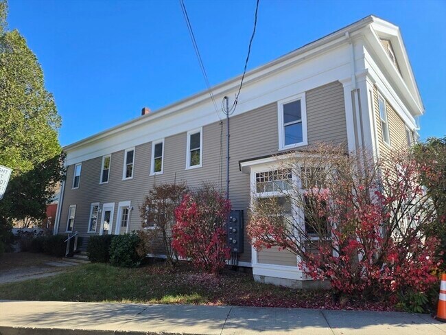 Building Photo - 15 Main St