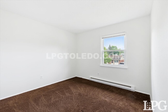 Building Photo - 4336 Deerwood Ln