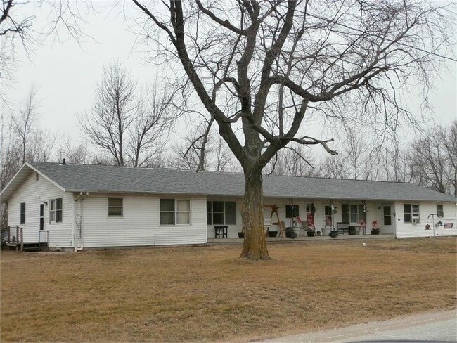 Building Photo - 3 Bedroom Apartment-Pulaski Iowa
