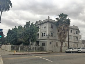 Building Photo - **COMMUNAL (SHARED) HOUSING AVAILABLE** Dormitory Style