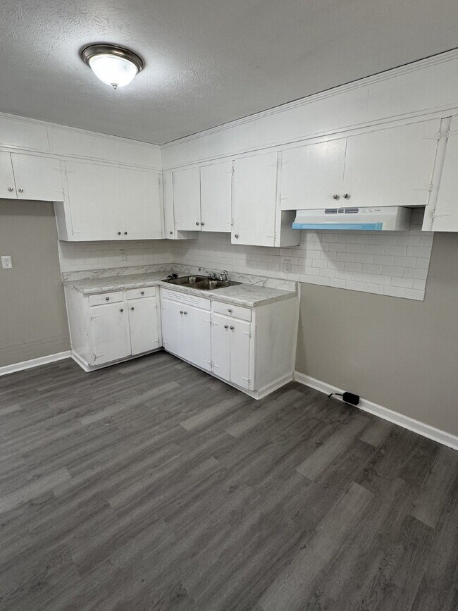 Building Photo - 120 Woodland Dr