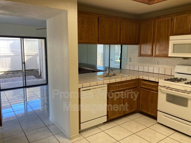 Building Photo - 274 Riverview Way
