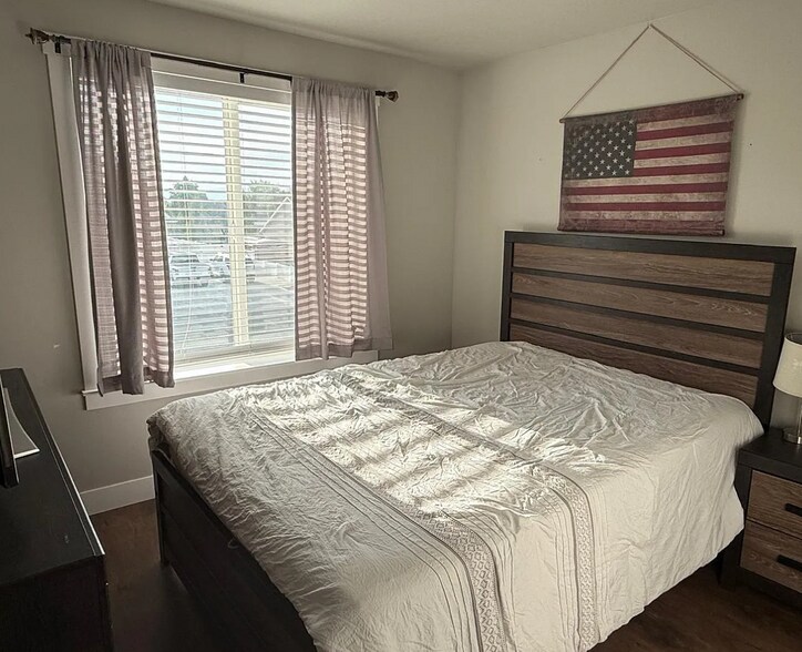 Building Photo - 12 N 450 W