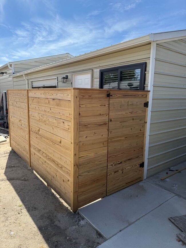 Building Photo - 1956 W 9th St