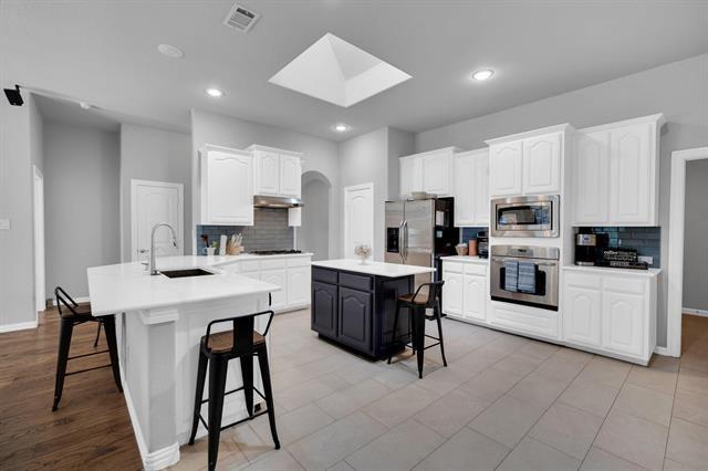 Building Photo - 8209 Holly Hock Dr