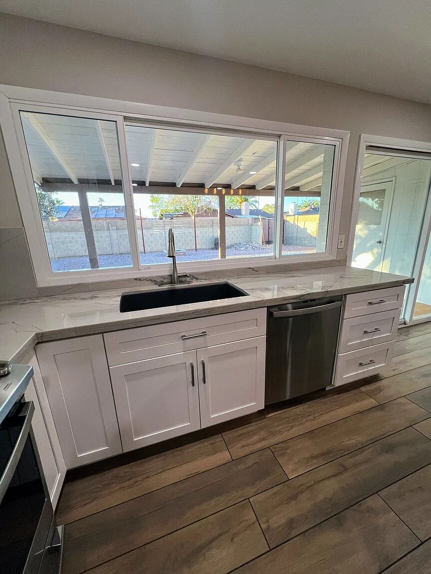 Building Photo - 2508 E Loyola Dr