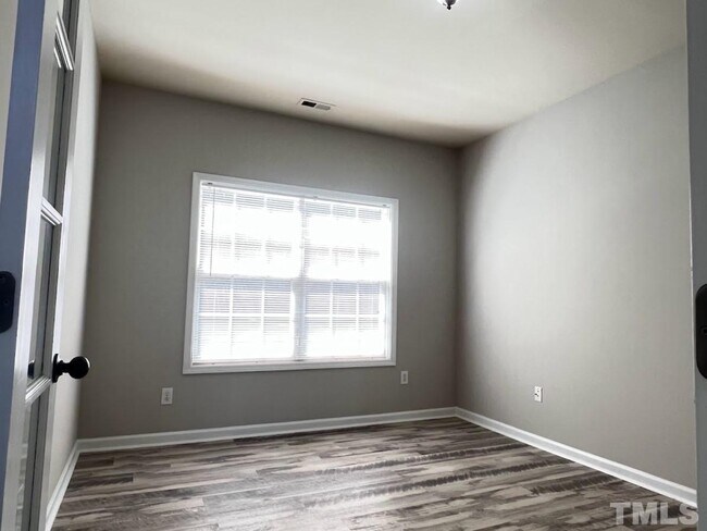 Building Photo - 5 Bedroom 3 Bath Single Family Fenced Yard for Rent - Apex