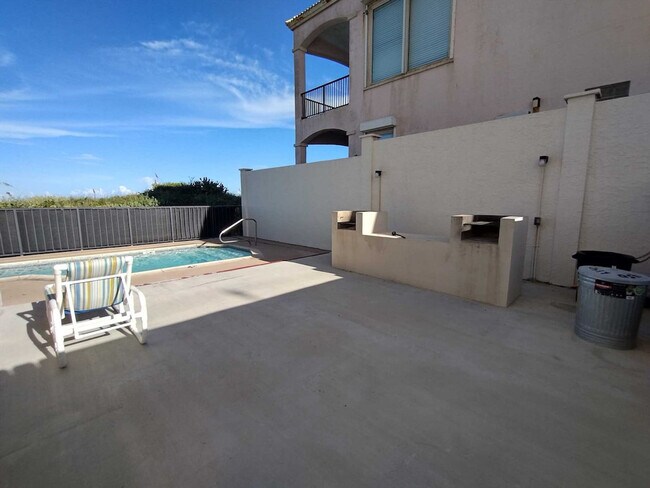 Building Photo - 5605 Gulf Blvd