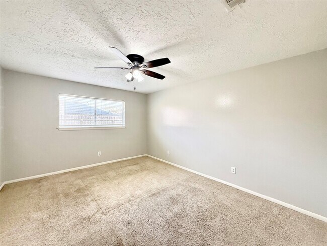 Building Photo - 12018 Swan Creek Dr