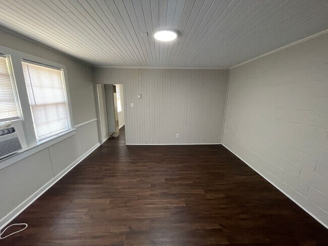 Building Photo - New Bern 505