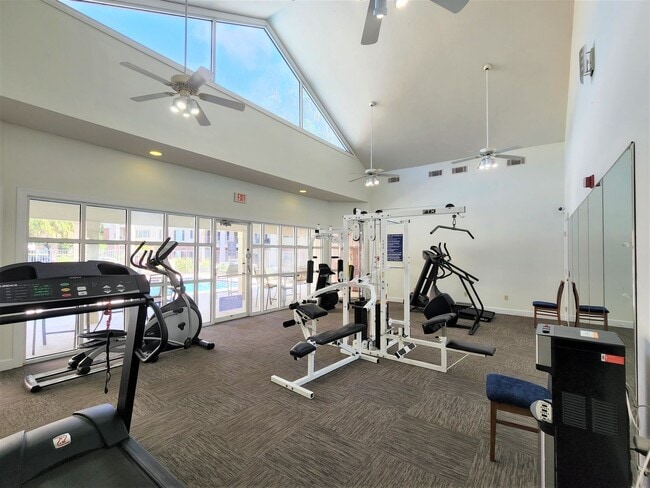 Building Photo - One Bedroom One Bathroom condominium second floor