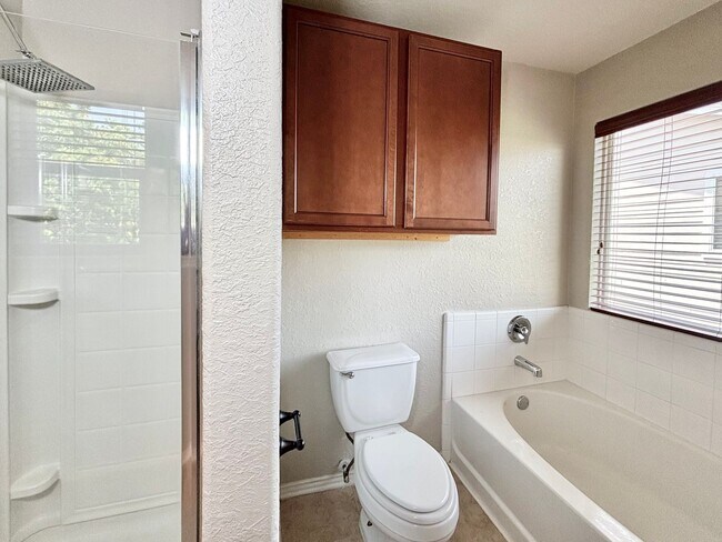 Building Photo - Beautiful 4 Bedroom Home in Inwood Place!