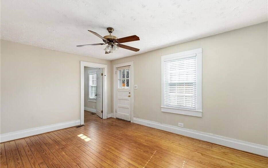 Building Photo - 3255 Arlington Dr