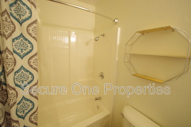 Building Photo - 491 Serento Cir