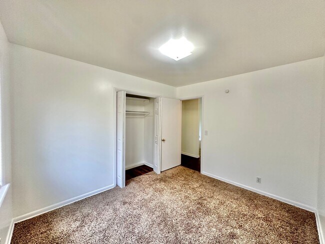 Building Photo - 3 BED 2 BATH-Longview Acres 2nd