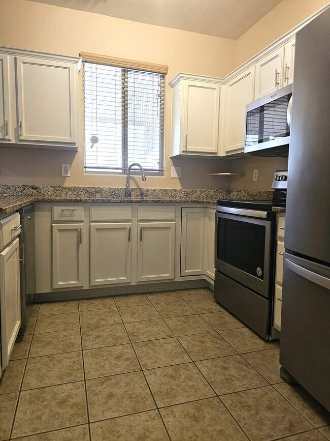 Building Photo - 2300 E Magma Rd