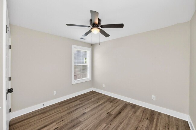 Building Photo - 206 Ross Ave