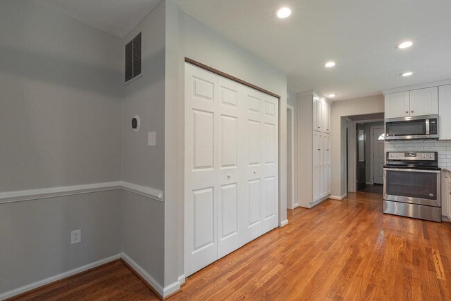 Building Photo - 1041 Warminster Dr