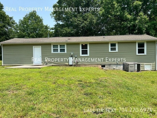 Building Photo - 1239 Log Cabin Rd