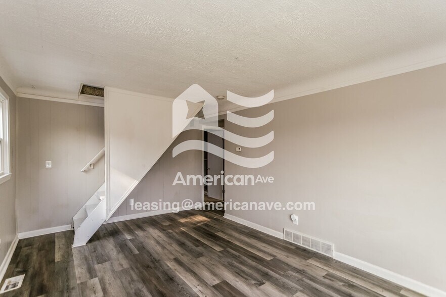 Building Photo - 1817 E 10 Mile Rd