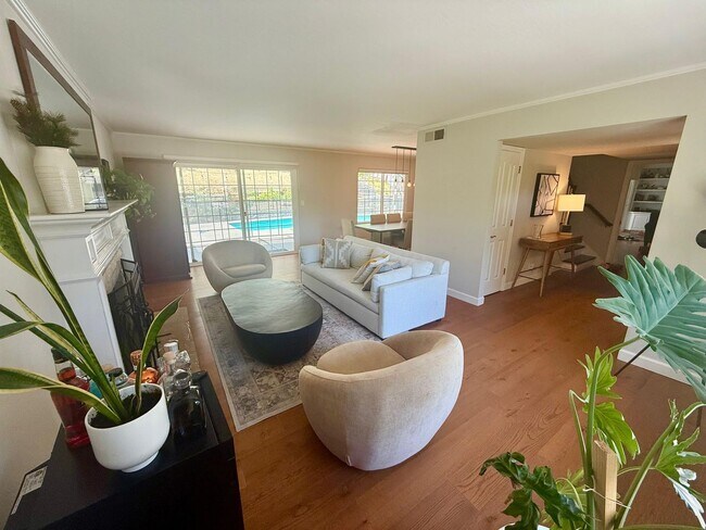 Building Photo - Stunning 4BD + Office Home with Pool in Li...